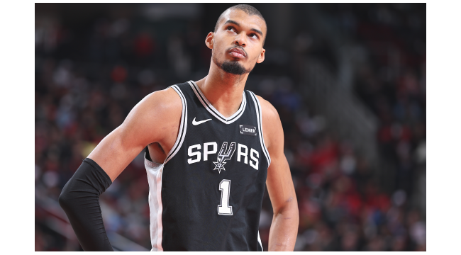 Wembanyama marque 28 points pour mener les Spurs devant les Rockets, 111-99