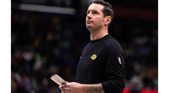 JJ Redick des Lakers ferme en ajoutant une menace défensive de 5 millions de dollars à la rotation avec LeBron James, Luka Doncic