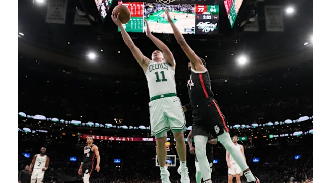 Pritchard marque 23, Brown a 20 alors que les Celtics battent les Trail Blazers 102-94