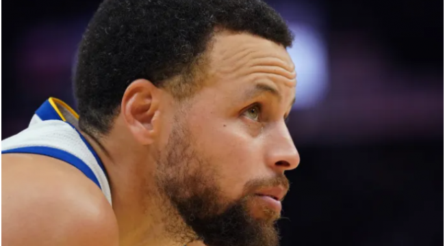 Les Warriors se renseignent sur la blessure de Steph Curry