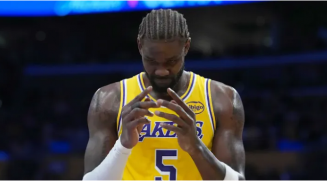 La légende des Lakers Byron Scott exprime sa déception face aux récents commentaires de Deandre Ayton