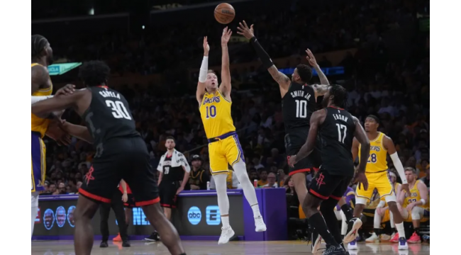 Luke Kennard marque 27, les Lakers prennent le premier match contre les Rockets