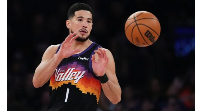 Booker revient de blessure à la cheville pour mener les Suns à une victoire 106-99 sur les Knicks