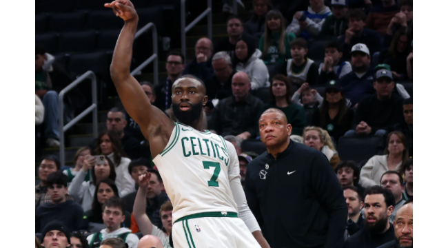 Jaylen Brown a 30 points et 13 rebonds alors que les Celtics gagnent 107-79 sur les Bucks