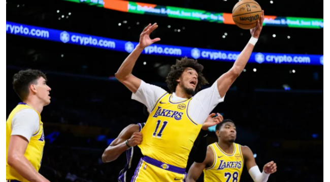 Los Angeles Lakers centre titres de terrain pour 2026 NBA Slam Dunk Contest