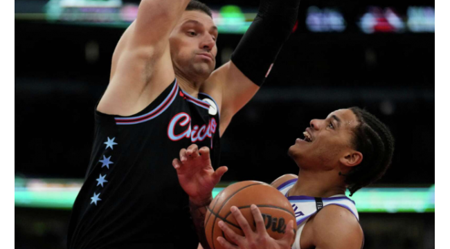 Vucevic aide les Bulls à surmonter Sensabaugh, Jazz pour une victoire 128-126