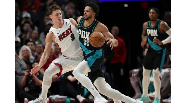 Sharpe marque 27 points alors que les Trail Blazers battent le Heat 127-110 pour une quatrième victoire consécutive