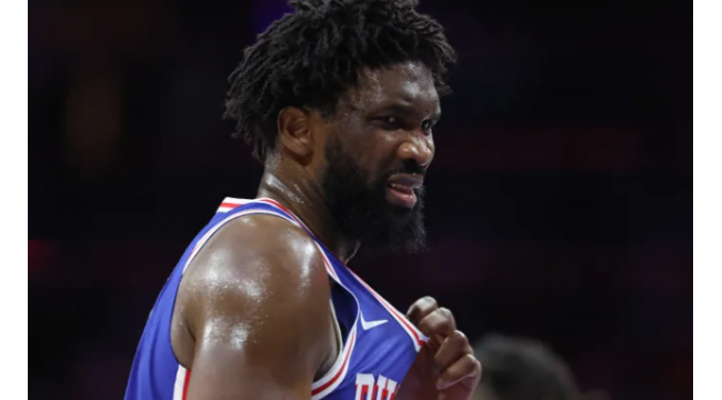Joel Embiid continue d'avoir une saison d'arrêt et de départ avec sa dernière blessure oblique