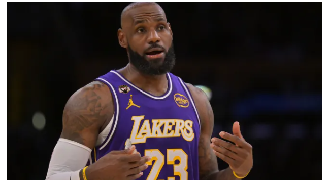 LeBron James ajoute une nouvelle étape aux livres d'histoire en perte contre les Celtics