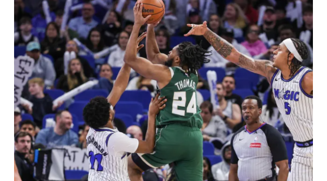 Cam Thomas vole le spectacle dans ses débuts Bucks