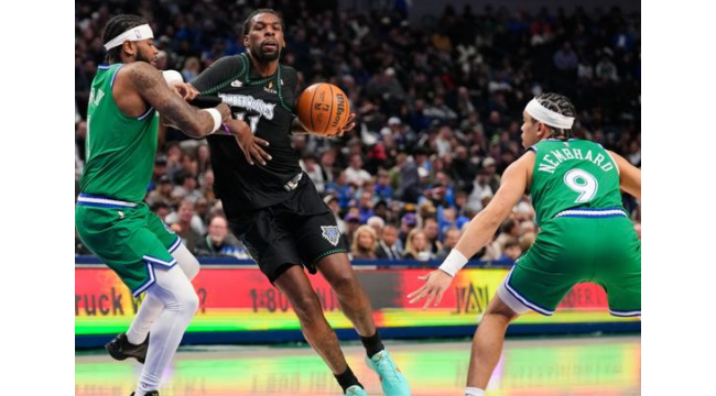 Julius Randle marque 31 points lorsque les Timberwolves battent les Mavericks, 118-105