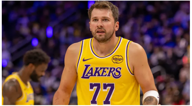 La NBA envoie un avertissement sévère à Luka Doncic des Lakers après la 16e faute technique