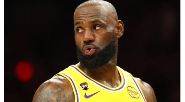 LeBron James exhorté à quitter les Lakers par le triple champion