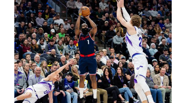 Les Clippers battent les Jazz 115-103 derrière le 25e match consécutif de Leonard avec plus de 20 points