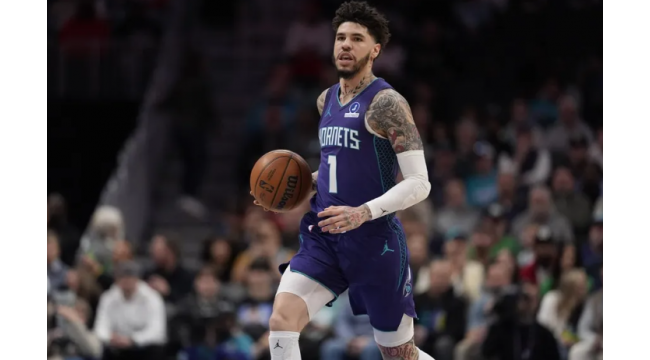 LaMelo Ball orchestre la seconde mi-temps des Hornets