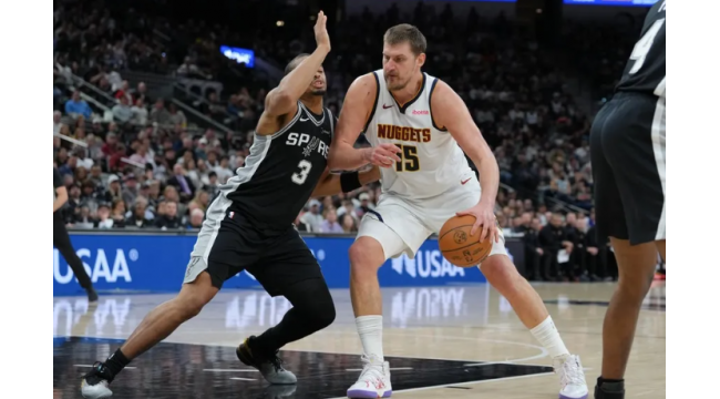 Pourchassant la troisième place en Ouest, Nuggets balaie les yeux des Sixers malades