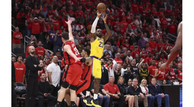 NBA roundup: Lakers rallye pour OT victoire, 3-0 avance sur les Rockets
