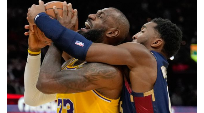 Les Cavaliers gâchent le retour de LeBron James, montant un grand 3ème quart à 129-99