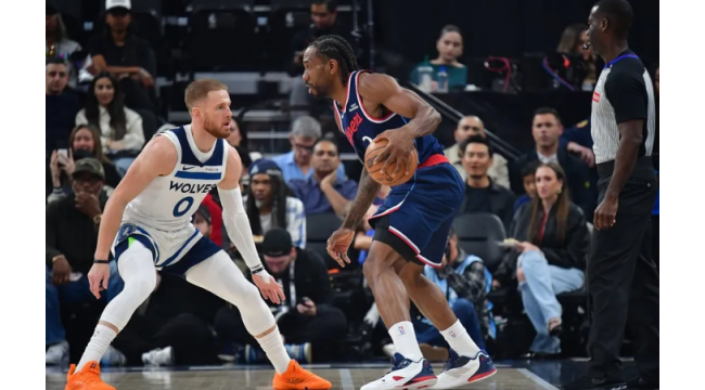 Kawhi Leonard marque 45, les Clippers font de l'histoire contre les Wolves