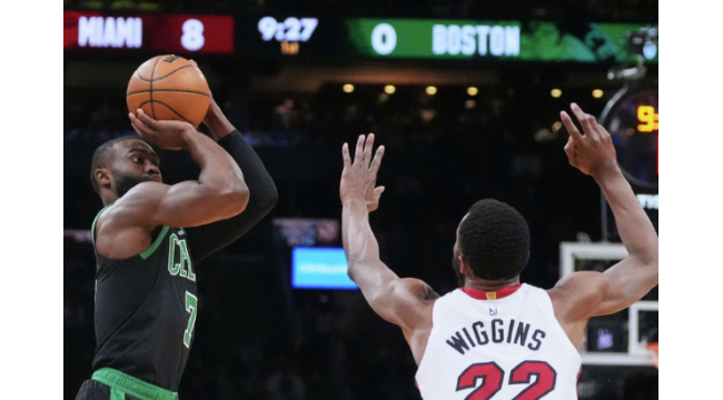 Celts se rallient de déficit de 22 points à bord Chaleur, 98-96