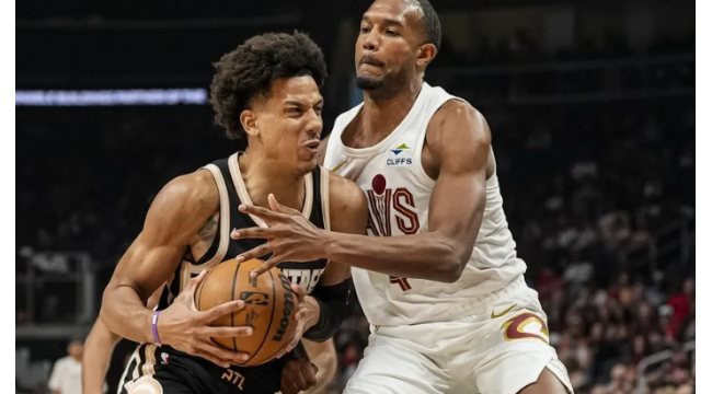 Hawks clinch playoff spot tout en battant les Cavs