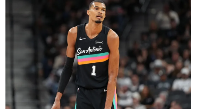 Victor Wembanyama des Spurs nommé premier finaliste MVP