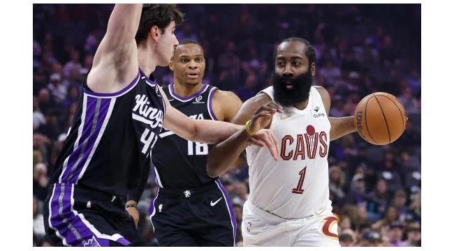 Harden marque 23 points dans les débuts des Cavaliers, Mitchell mène avec 35 en 132-126 victoire sur les Kings