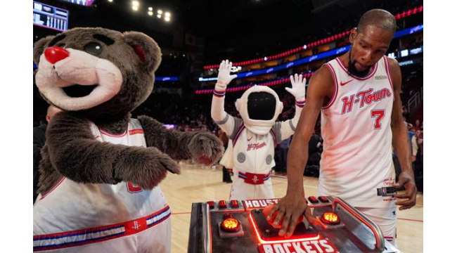 Durant dépasse Nowitzki pour la 6e place sur la liste de marquage de carrière de la NBA alors que les Rockets battent les Pelicans 119-110