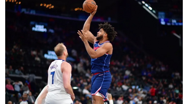 Kawhi Leonard fait 45 filets alors que les Clippers gagnent, dépassant le .500