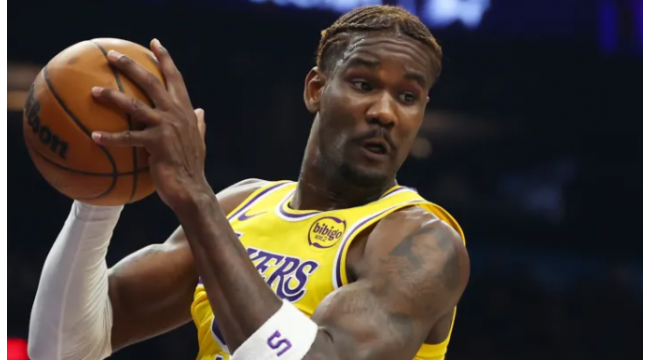 Les fans de la NBA réagissent à l’effort de 2 points de Deandre Ayton dans le match Lakers-Suns