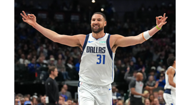 Thompson marque 23 points, dont le 17.000ème de sa carrière, alors que les Mavericks battent les Jazz 138-120