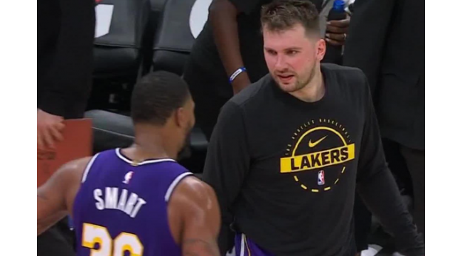 Luka Doncic marque 46 points alors que les Lakers battent les Bulls 129-118