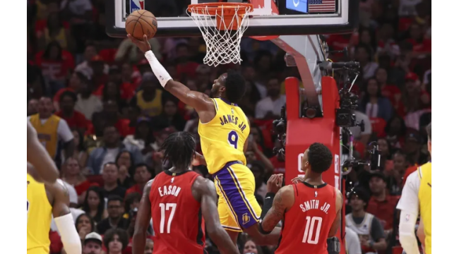 Les Lakers retirent la victoire OT sur les Rockets, se déplacent au bord du balayage