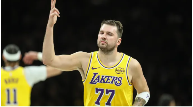 Luka Doncic profite de matchs qui ressemblent à des matchs de Playoff pour les Lakers