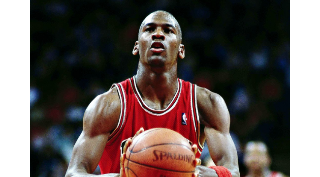 Homme condamné pour avoir vendu de fausses cartes Michael Jordan et Pokémon