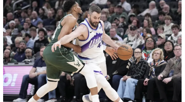 Giannis Antetokounmpo, Bucks continuent de visiter Jazz chantant blues