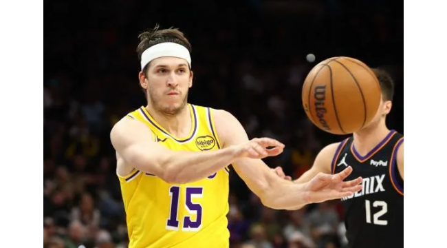 Austin Reaves' YoungLA mode drop reçoit l'amour de Luka Doncic et Lebron James