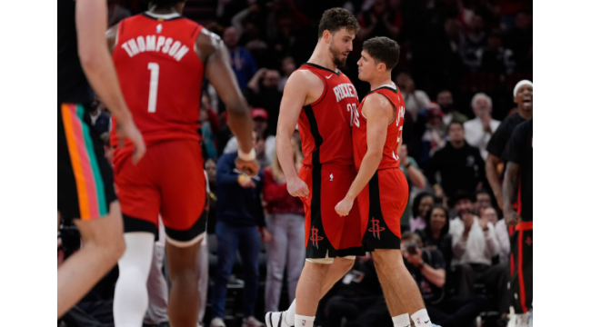 Sengun manque juste le triple-double et emporte le retour des Rockets sur les Spurs