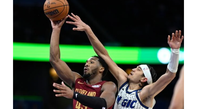 Donovan Mitchell marque 36 points dans la victoire 119-105 des Cavaliers sur Magic
