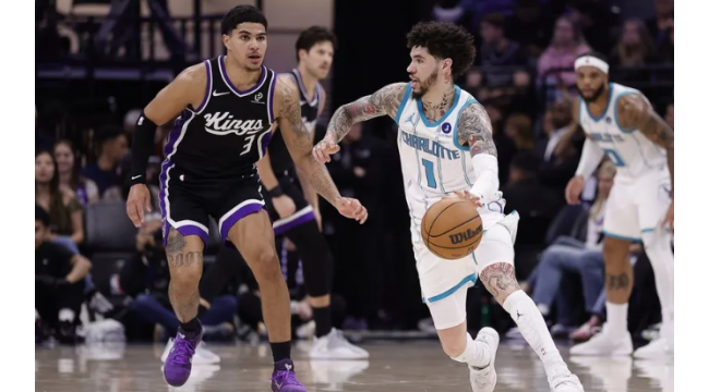 Lonzo Ball (30), les Hornets renversent les Kings avec un barrage de 3s