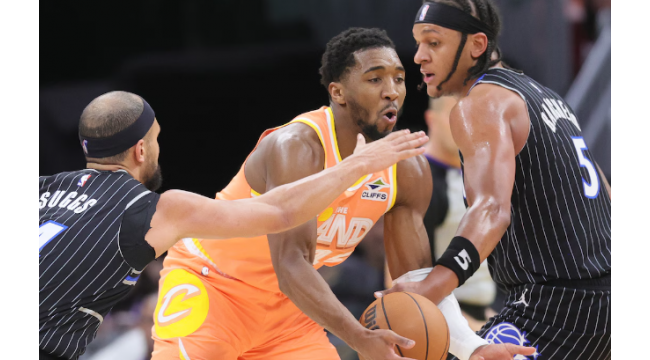 Mitchell marque 45 points alors que les Cavaliers battent Magic 114-98 pour une quatrième victoire consécutive