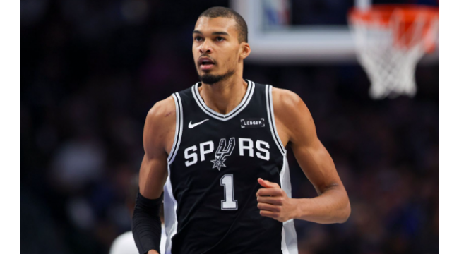 Wembanyama marque 29 points alors que les Spurs battent les Mavs malgré une autre nuit de plus de 30 de Cooper Flagg