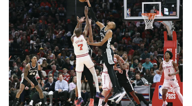 Victor Wembanyama mène le blocage défensif en deuxième mi-temps contre les Rockets