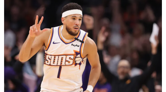 Devin Booker se rappelle comment jouer contre Dwyane Wade était son moment préféré en tant que rookie