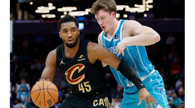 Mitchell marque 24 points alors que les Cavaliers utilisent le départ rapide pour battre les Hornets 94-87