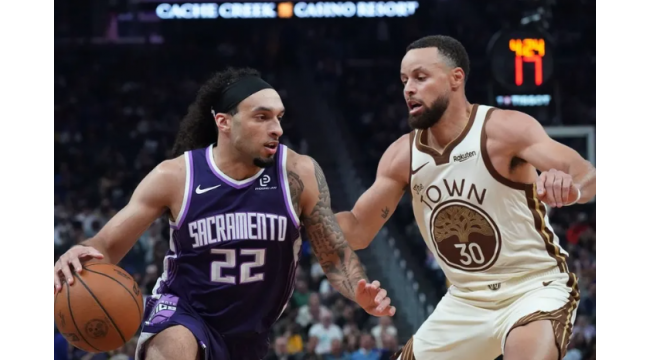Steph Curry arrive tard pour aider les Warriors à survivre aux Kings